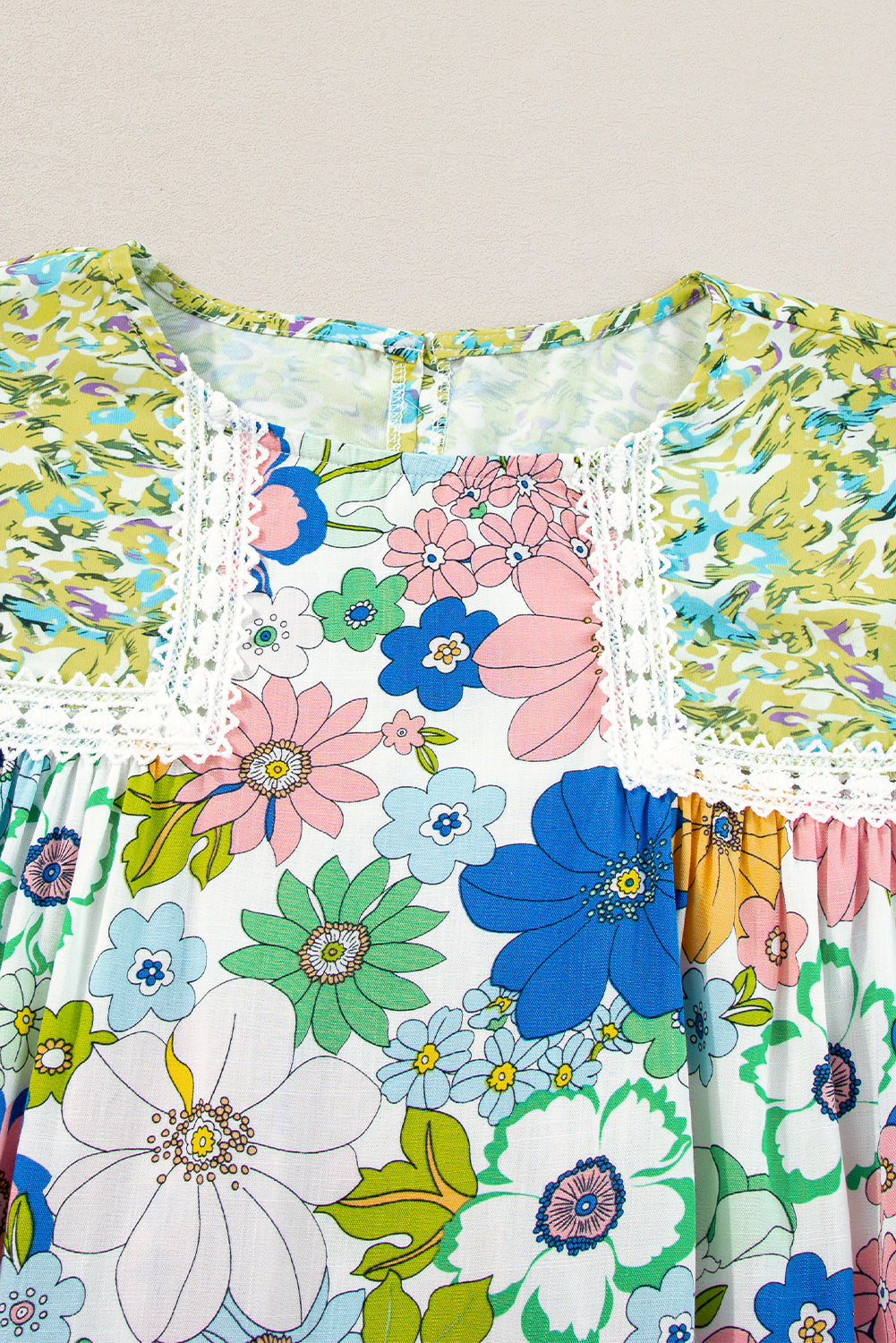 Green Bubble Sleeve Lace Trim Floral Mixed Print Blouse - Ballimart
